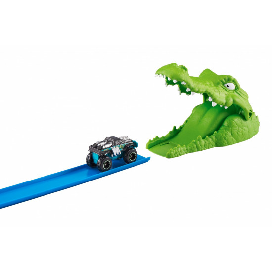 Car track set Crocodile attack