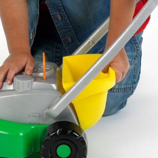 Lawnmower with removablegrass-basket