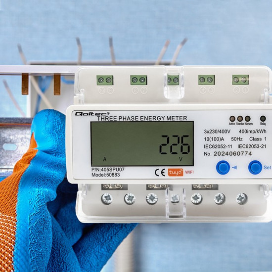 Qoltec 50883 Three phase electronic energy consumption meter for DIN rail | Wi-Fi | TUYA | 400V | LCD