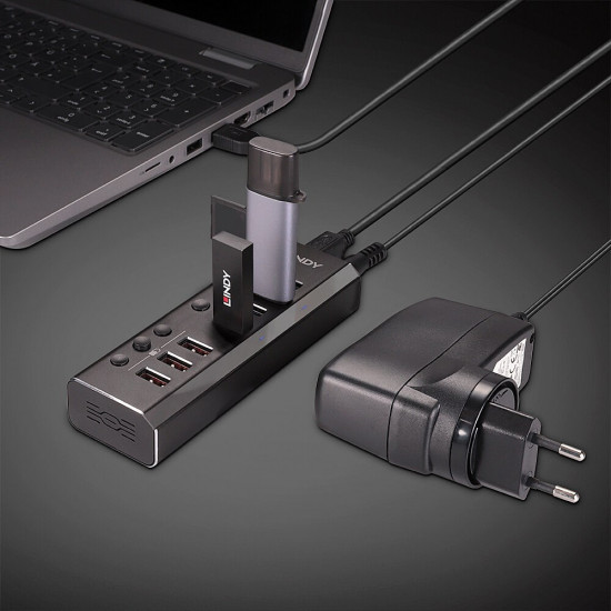 Lindy 4 Port USB 3.0 Hub with 3 Quick Charge 3.0 Ports