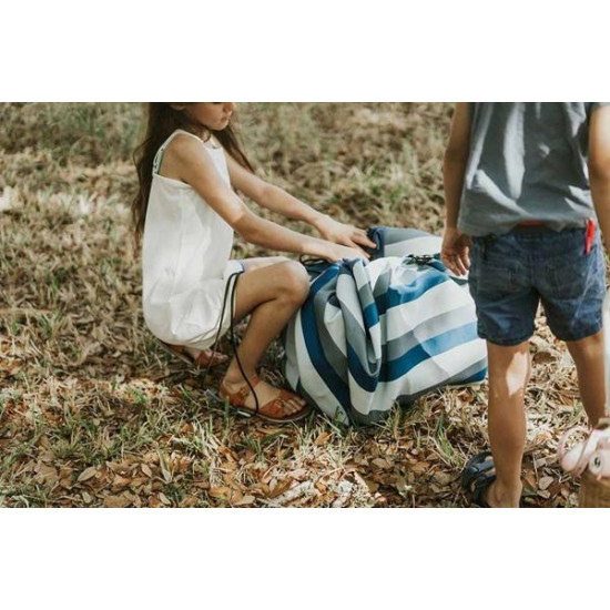 Outdoor Stripes Green storage bag