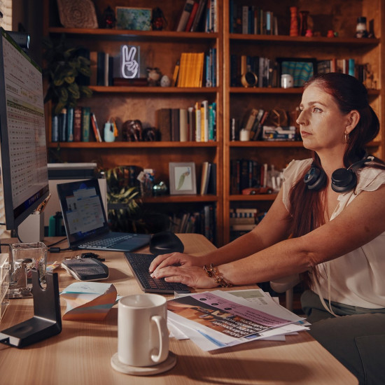 POLY Voyager Focus 2 Microsoft Teams Certified USB-C-C Headset +USB-C/A Adapter +Charging Stand